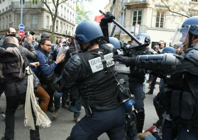 حمله پلیس فرانسه به معترضین / فیلم