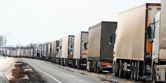 صف طولانی دوباره کامیون‌ها در مرز جمهوری آذربایجان