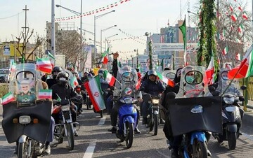 راهپیمایی موتوری مردم تهران در سالگرد پیروزی انقلاب / فیلم