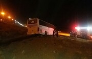 واژگونی مرگبار اتوبوس قم به مشهد / آمار کشته‌ها و مصدومین اعلام شد