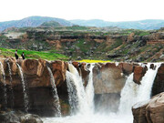 آفرینه،آبشاری گردشگری در لرستان