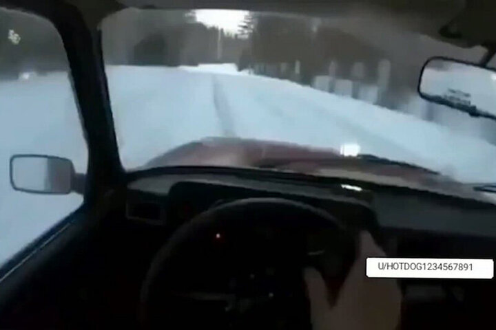 رانندگی خطرناک با سرعت ۱۴۰ کیلومتر بر ساعت در جاده برفی! / فیلم