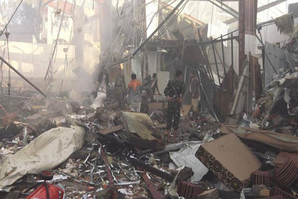 بمباران صنعا توسط جنگنده‌های سعودی 