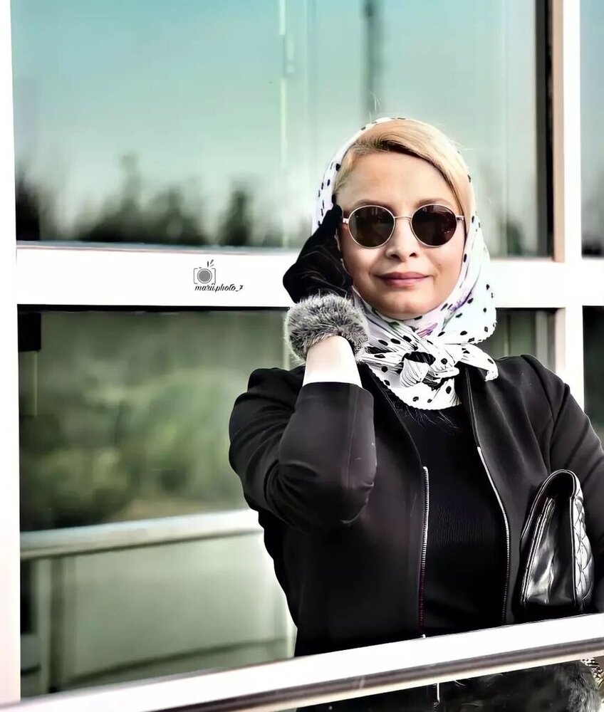 تیپ متفاوت بازیگر زن مشهور در جشنواره فجر ۱۴۰۰ پس از جدایی از همسرش / تصاویر