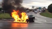 آتش گرفتن خودروی لاکچری تسلا / فیلم
