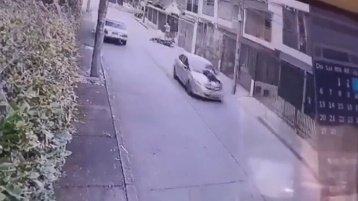 ویدیو وحشتناک از زیر گرفتن سارق در حین فرار توسط راننده اتومبیل