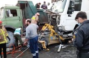 برخورد وحشتناک مینی بوس و کامیون در بزرگراه شهید آوینی تهران / فیلم