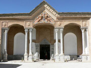 با سفر به قلعه چالشتر شاهد تلفیق معماری اروپایی و هنر حجاری ایران باشید