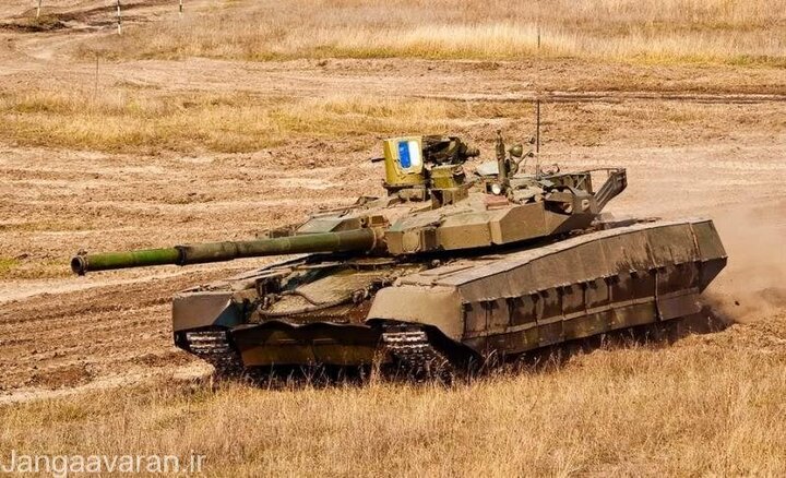 تصادف هولناک دو تانک اوکراینی در رزمایش در مرز روسیه / فیلم