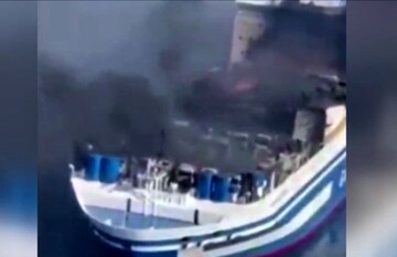 آتش گرفتن ۴ هزار خودرو پورشه، لامبورگینی، بنتلی و آئودی در کشتی باری / فیلم