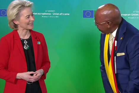 بی‌توجهی وزیر خارجه اوگاندا به رییس کمیسیون اروپا / فیلم