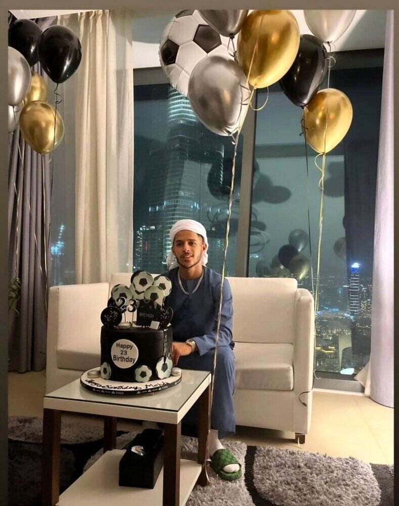 عکس | تصویری جدید از جشن تولد قائدی با لباس عربی در امارات