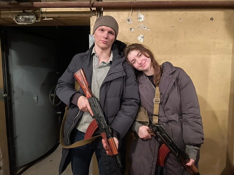 عکس | زوج اوکراینی که نخستین روز زندگی مشترک‌شان را صرف جنگ کردند