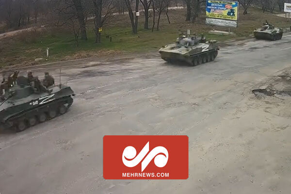 صدها خودروی زرهی روسیه در راه جنوب اوکراین / فیلم