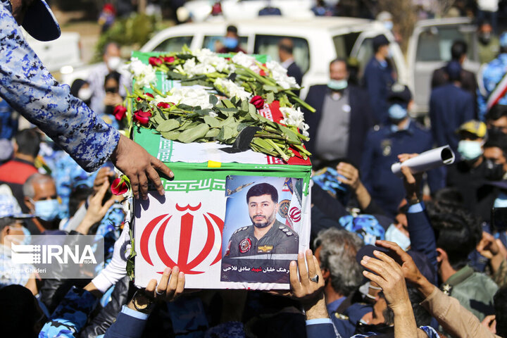 خانواده خلبان شهید سانحه هوایی تبریز به «دست در دست» می‌روند