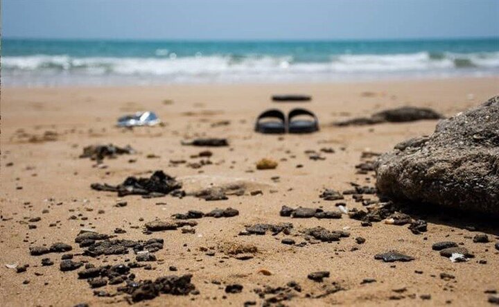 لکه‌های نفتی به ساحل بوشهر رسید