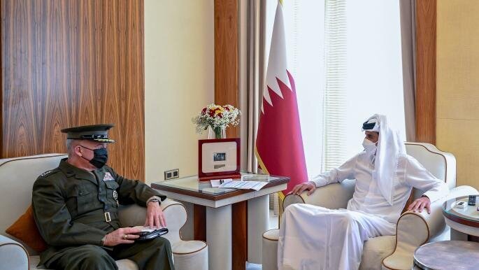 فرمانده سنتکام با امیر قطر در دوحه دیدار کرد