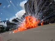 ویدیو هولناک از لحظه انفجار یک موتورسیکلت پس از برخورد شدید با خودرو