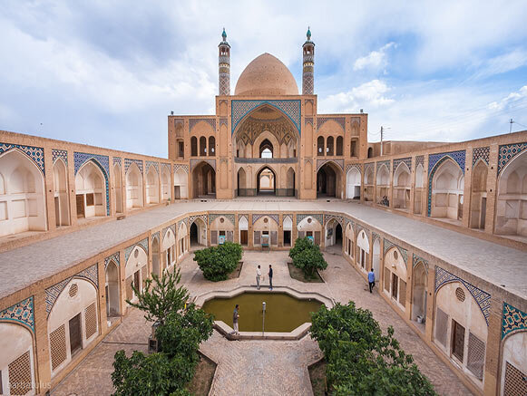 از مسجد آقا بزرگ کاشان چه میدانید؟