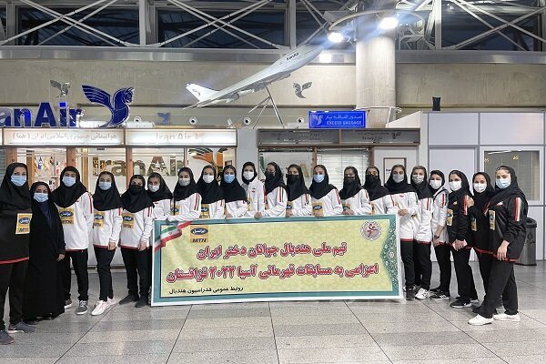 کاروان دختران هندبالیست ایران به قزاقستان رفت