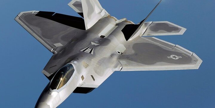 ترامپ: باید روسیه را با جنگنده‌های اف-۲۲ با پرچم چین بمباران کنیم
