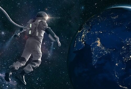 اگر یک فضانورد در فضا بمیرد چه می‌شود؟!