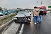 تصادف زنجیره‌ای ٢٠ خودرو در اتوبان حکیم شرق در تهران / عکس و فیلم