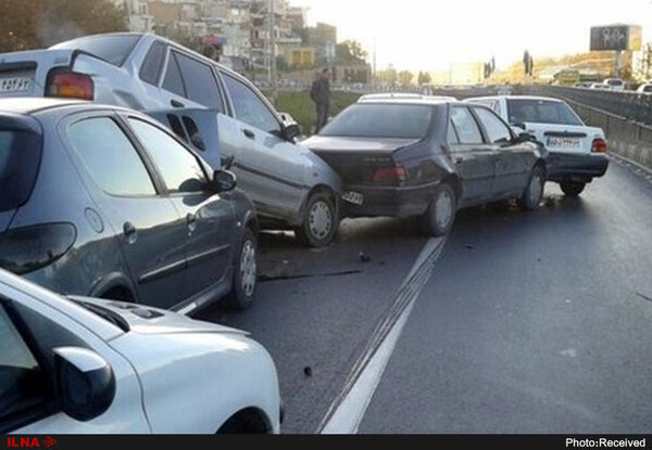 جزییات تصادف زنجیره‌ای بیش از ۳۰ خودرو در تهران / آمار مصدومان اعلام شد