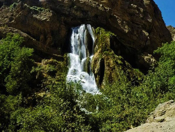 آب سفید الیگودرز عروس آبشارهای ایران