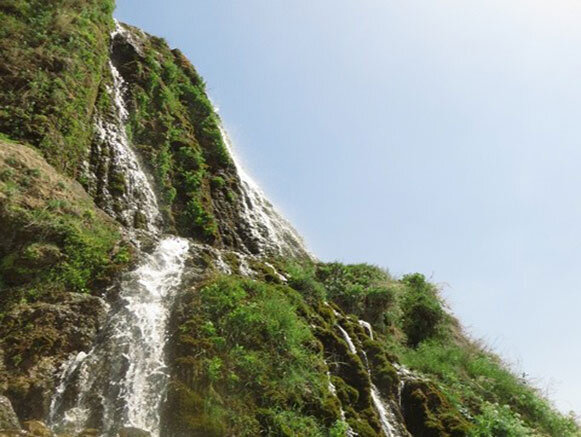  منج آبشاری در قلب کوه‌ها 