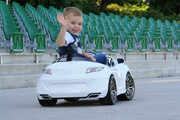 توانایی بالای کودک در رانندگی و پارک دوبل / فیلم