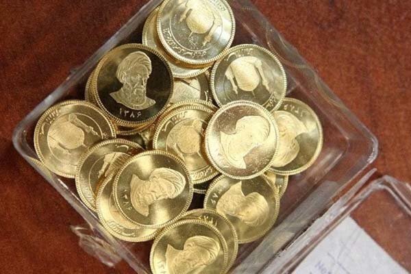 هراس سکه‌بازان از ریزش قیمت دلار / خرید سکه به صرفه است؟