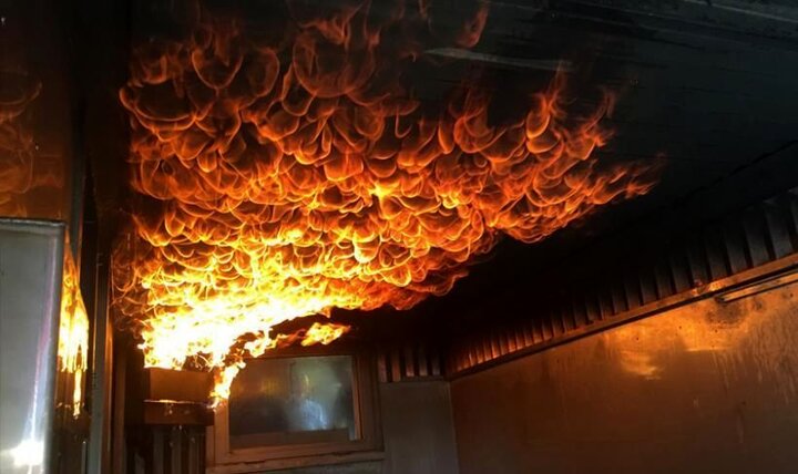 آتش‌سوزی وحشتناک ساختمان مسکونی در تهران + مصدومیت یک شهروند و یک آتش‌نشان