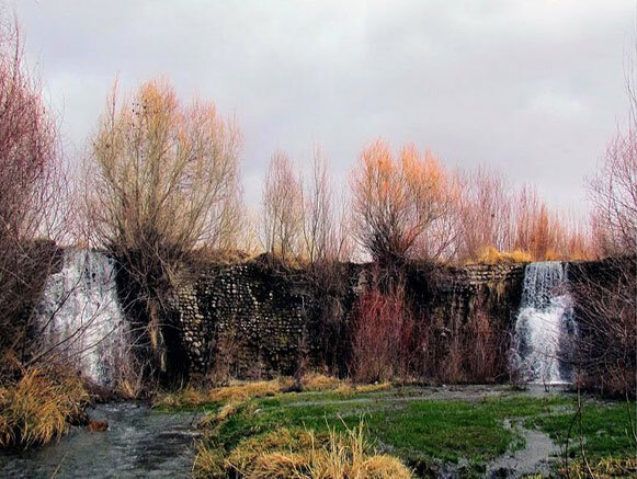 با آبشار دوقلو و روستای چکان بیشتر آشنا شوید