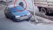 ویدیو باورنکردنی از لحظه سرقت پراید در چند ثانیه | غفلت راننده کار دستش داد! / فیلم