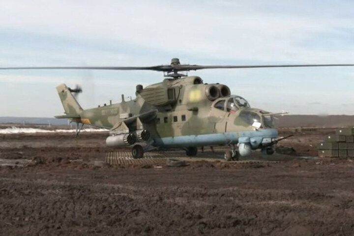 حمله بالگردهای روسیه به تجهیزات نظامی اوکراین / فیلم