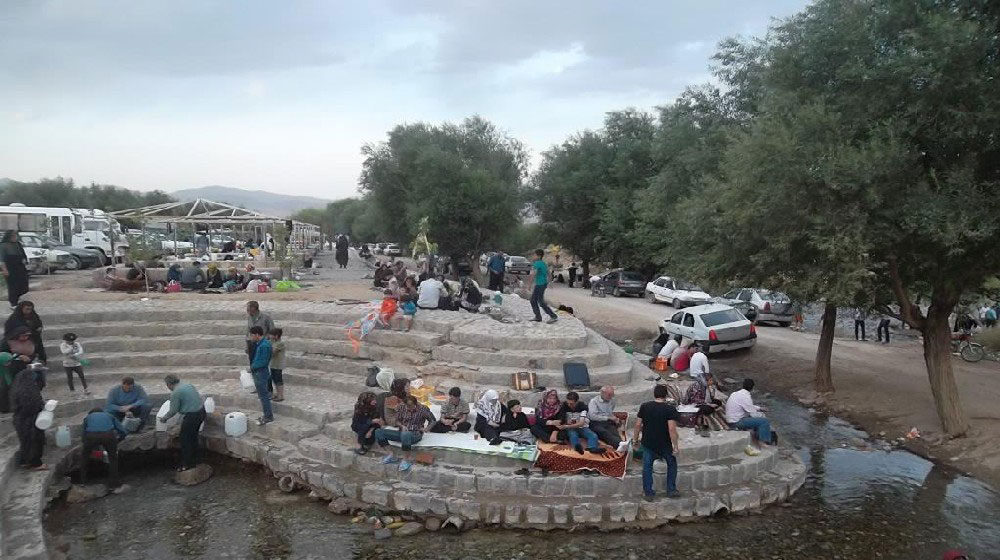 چشمه مرغاب تیران و کرون مقصدی مناسب برای گردشگری 