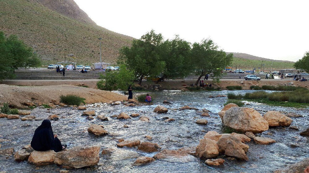 چشمه مرغاب تیران و کرون مقصدی مناسب برای گردشگری 