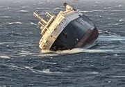 نجات ۱۶ سرنشین کشتی غرق شده اماراتی در خلیج‌ فارس