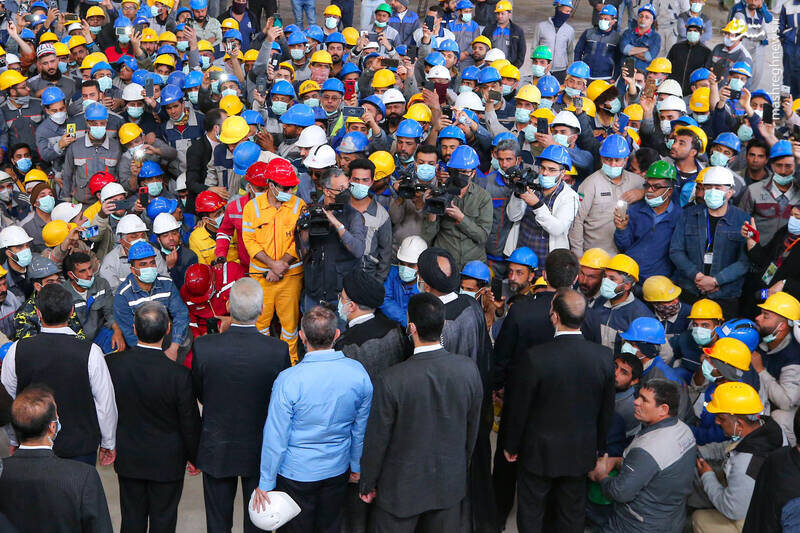 رییس‌جمهور از مجتمع تولید فولاد جهان‌آرا بازدید کرد / تصاویر