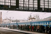 ترمز اضطراری قطار اوکراینی مقابل کاروان تانک‌های روسی / فیلم