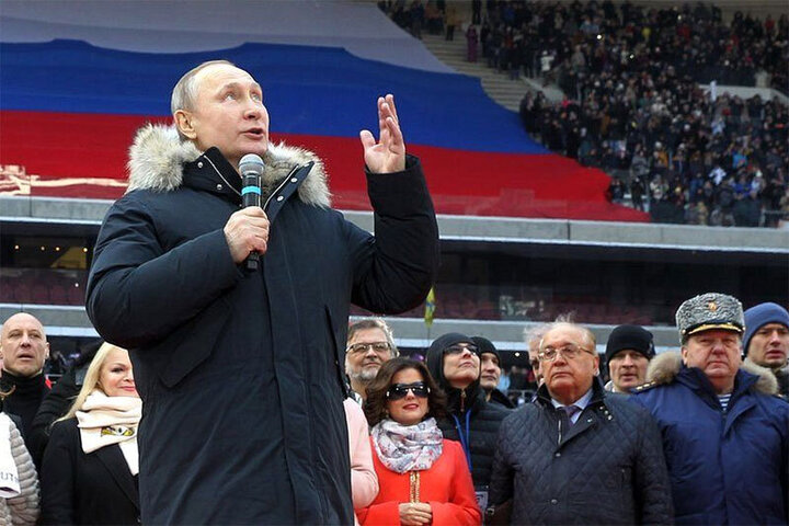 حمایت مردم مسکو از سخنرانی پوتین در ورزشگاه لوژینکی / فیلم