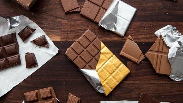 درگیر مرگبار فروشنده و خریدار به خاطر خوردن شکلات/ پیش از سال نو رخ داد!