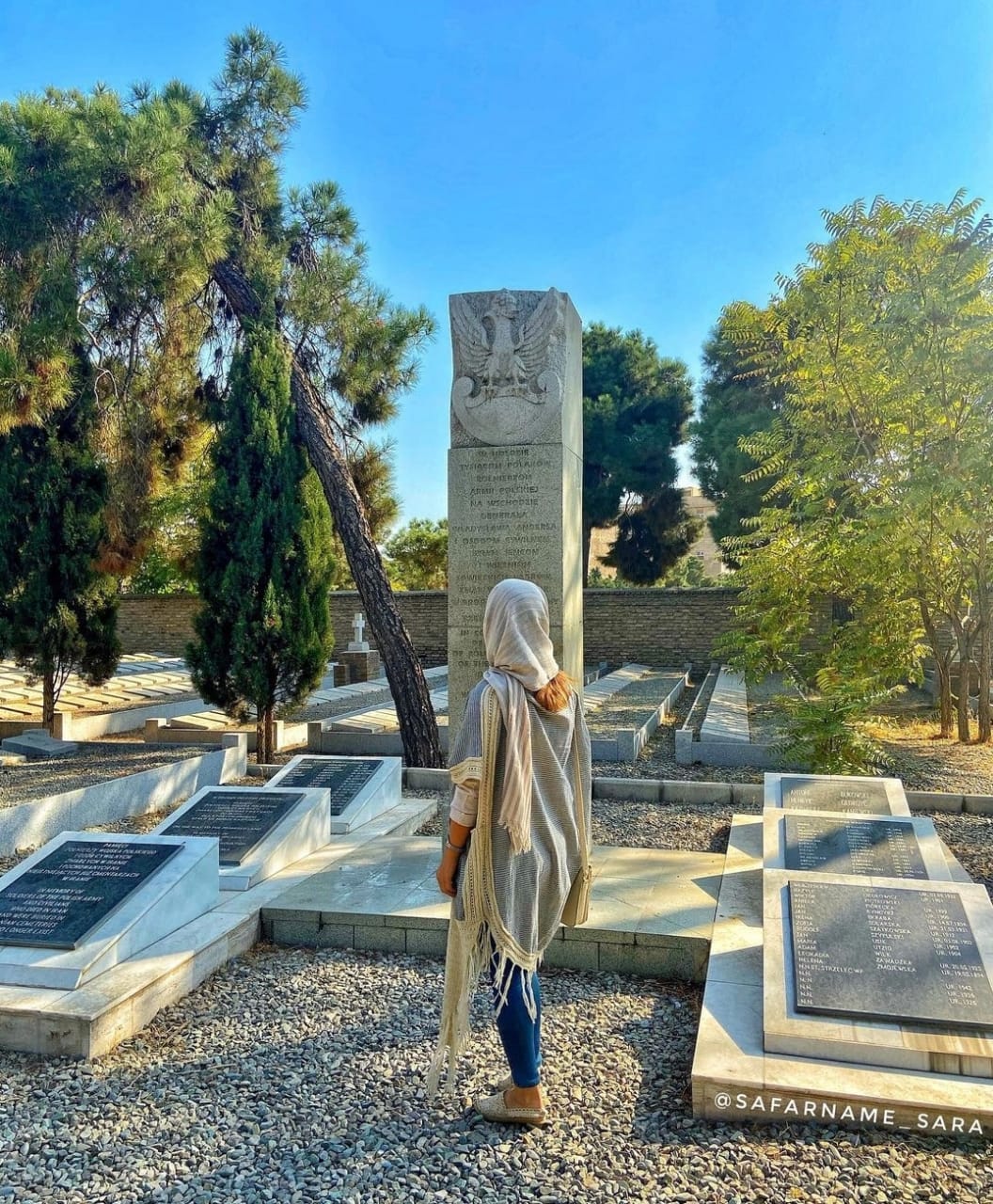 بازدید سارا از آرامستان‌های ممنوعه تهران