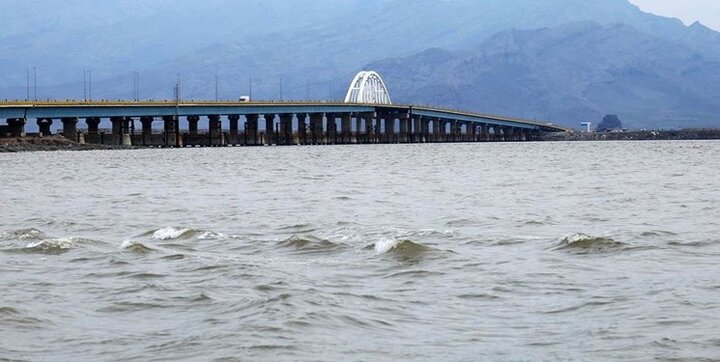افزایش حجم آب دریاچه ارومیه در پی بارش‌های زمستان گذشته