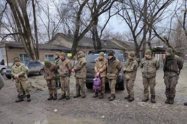نظامیان اوکراینی در نیکولایوکا تسلیم شدند / فیلم