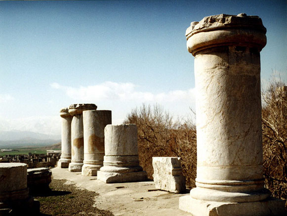 آشنایی با دومین بنای سنگی ایران پس از تخت جمشید