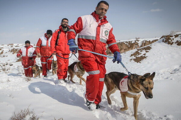 عملیات ۱۲ ساعته برای نجات جان ۲ کوهنورد گرفتار در شیرز لرستان