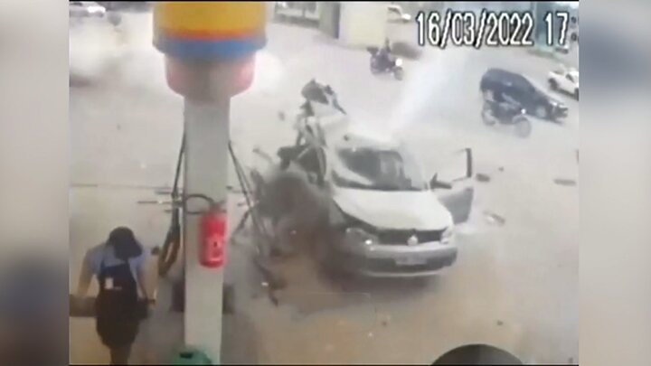 ویدیو هولناک از لحظه انفجار مخزن گاز ماشین در جایگاه سوخت