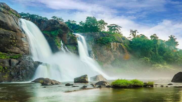 تصاویر دیده نشده از عجیب ترین آبشار جهان در هندوستان | حرکت خلاف جهت آب در آبشار کاترات / فیلم 
